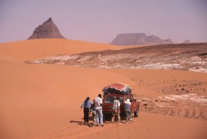 spbg-Chad-Mourdi-pushing-in-the-sand